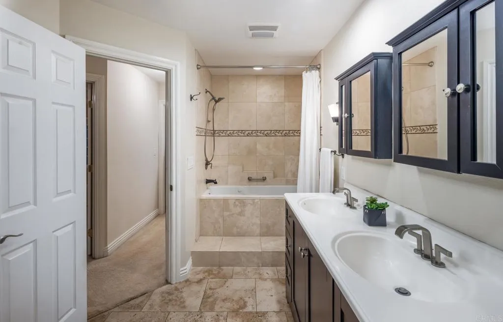 https://cdn.realtyfeed.com/cdn/127/306318844/6a99e17ecf798336d90cdb169b646a9b.webp