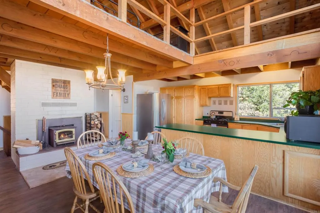 https://cdn.realtyfeed.com/cdn/127/306318889/105c56ceb34afc8458dc225e7d17255a.webp