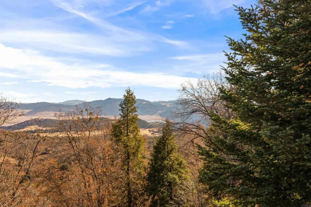 https://cdn.realtyfeed.com/cdn/127/306318889/8030c9cf27b4f8b4a63f87d42d673980.webp