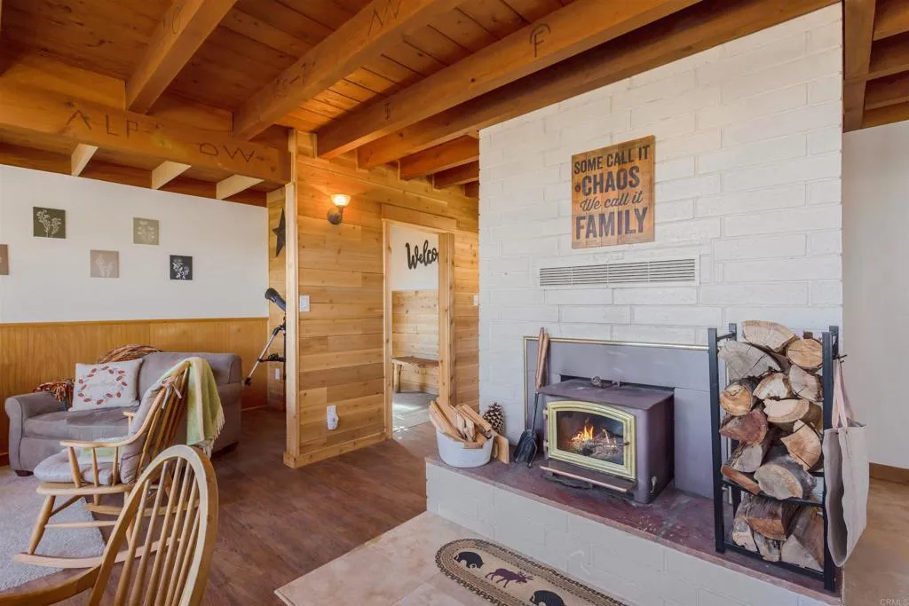 https://cdn.realtyfeed.com/cdn/127/306318889/cf096c4c5d78af3d8e94003a3e56d55c.webp