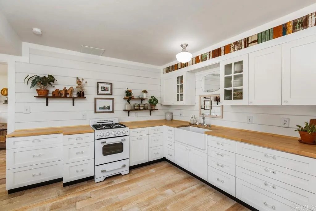 https://cdn.realtyfeed.com/cdn/127/306319199/f9122145b7528675784147899372bc5f.webp
