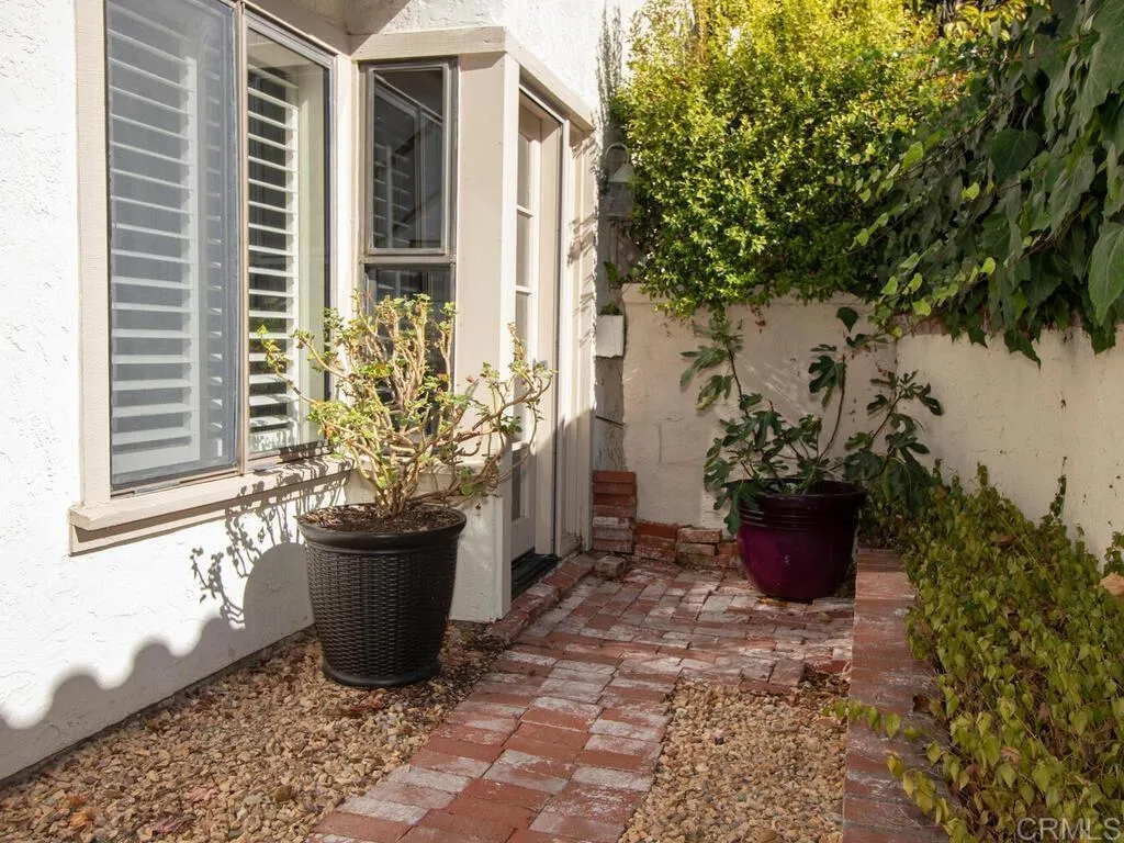 https://cdn.realtyfeed.com/cdn/127/306319598/66ab6de01ff89a21e794d091928d0d7e.webp