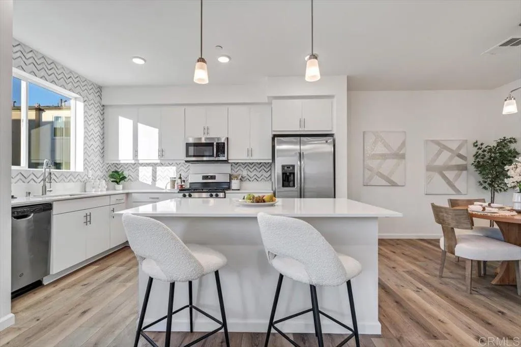 https://cdn.realtyfeed.com/cdn/127/306320579/25499c73f79e47527e7c1899431c2108.webp