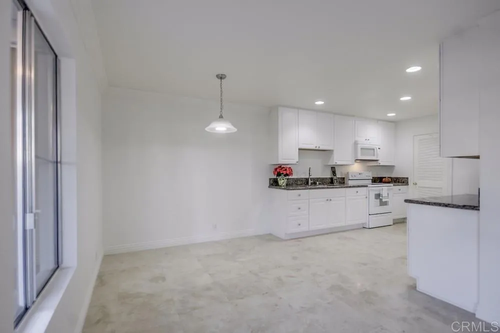 https://cdn.realtyfeed.com/cdn/127/306321104/51dfe6ddfde9c52c04e514261daa56b1.webp