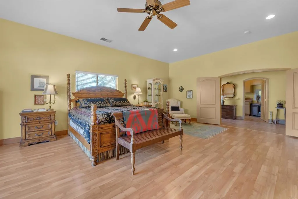 https://cdn.realtyfeed.com/cdn/127/306321214/221f8b2b9680aef303a5cbba6e4e3536.webp