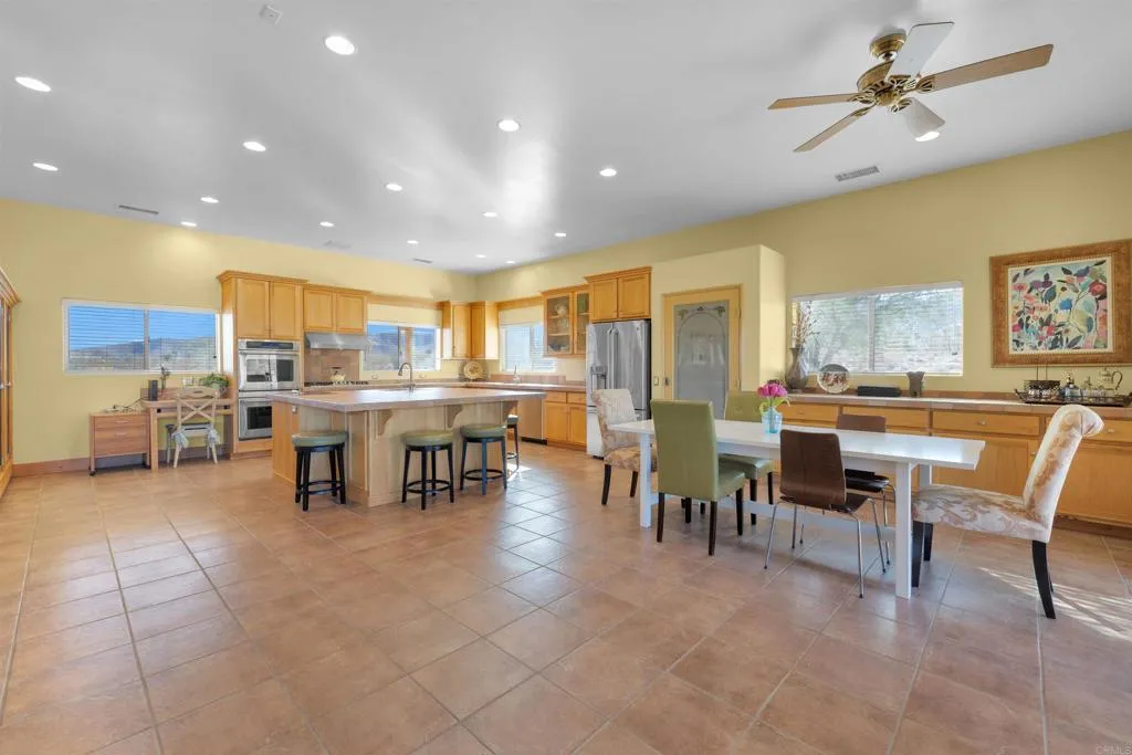 https://cdn.realtyfeed.com/cdn/127/306321214/2f4440340c0706bed52ddccfa6630389.webp