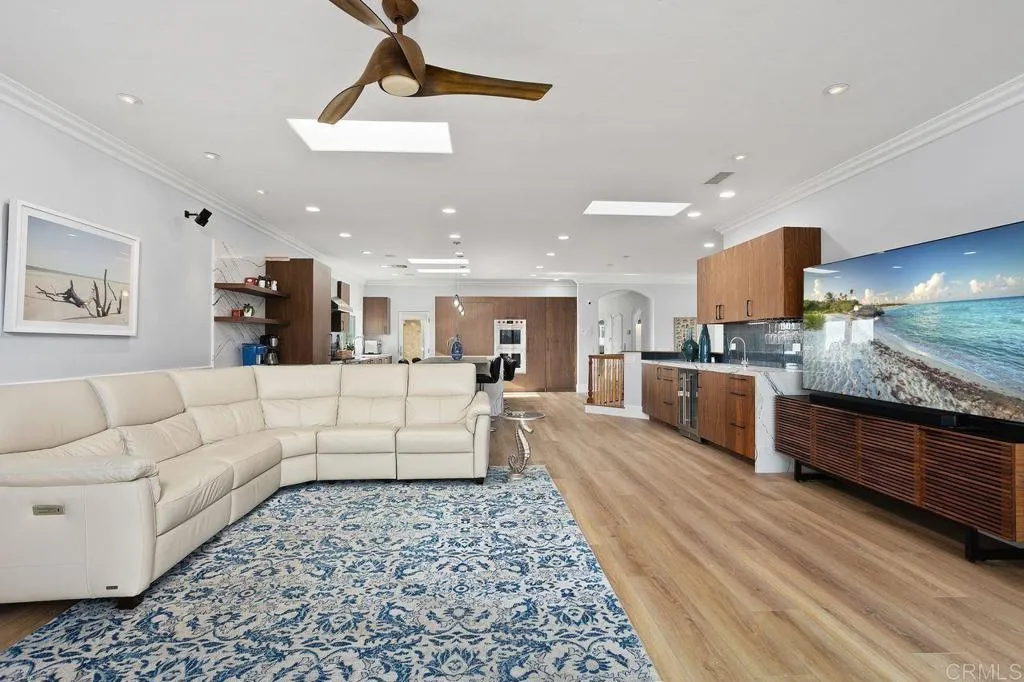 https://cdn.realtyfeed.com/cdn/127/306321405/671cae66ab15e5b9e8bd433191497819.webp