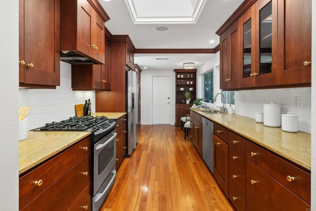 Photo #6: NDP2410469 Listing 