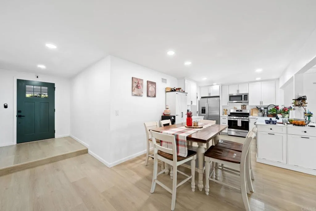 https://cdn.realtyfeed.com/cdn/127/306323455/129671d84442d69b25488818ec80a671.webp