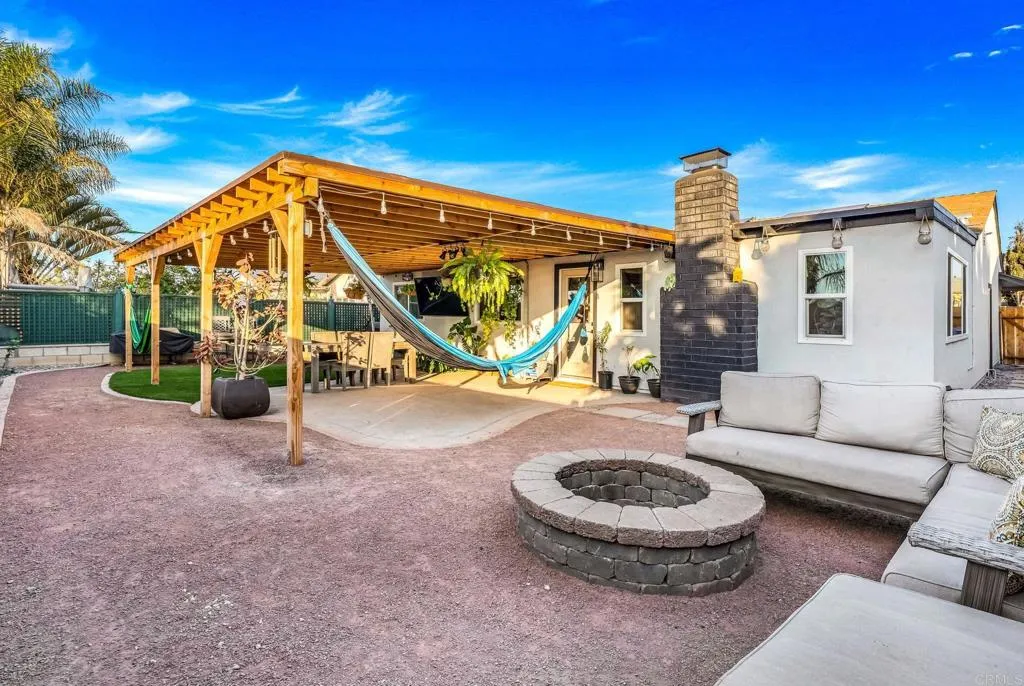 https://cdn.realtyfeed.com/cdn/127/306323455/23eaee498c26406d1a22f347cbe84163.webp