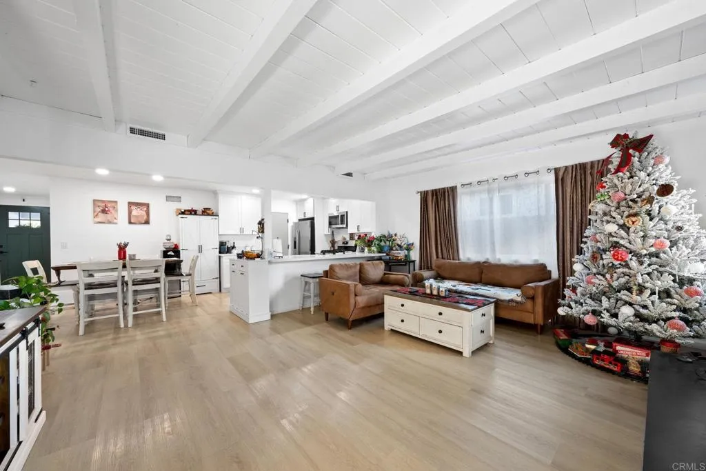 https://cdn.realtyfeed.com/cdn/127/306323455/5582cc0eee1fc362c05f218a71db8583.webp
