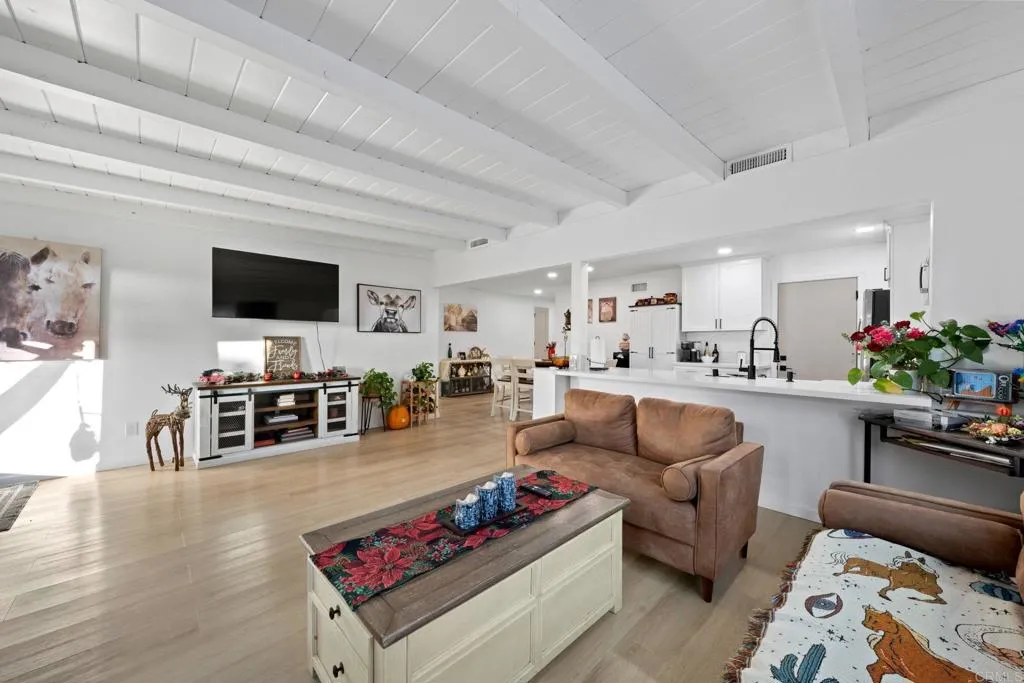 https://cdn.realtyfeed.com/cdn/127/306323455/65c83dbb2e8a7c92e6c631b5b6f94d22.webp