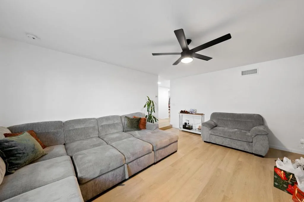 https://cdn.realtyfeed.com/cdn/127/306323455/6da9ba1031b1fba57062c630aecf848d.webp