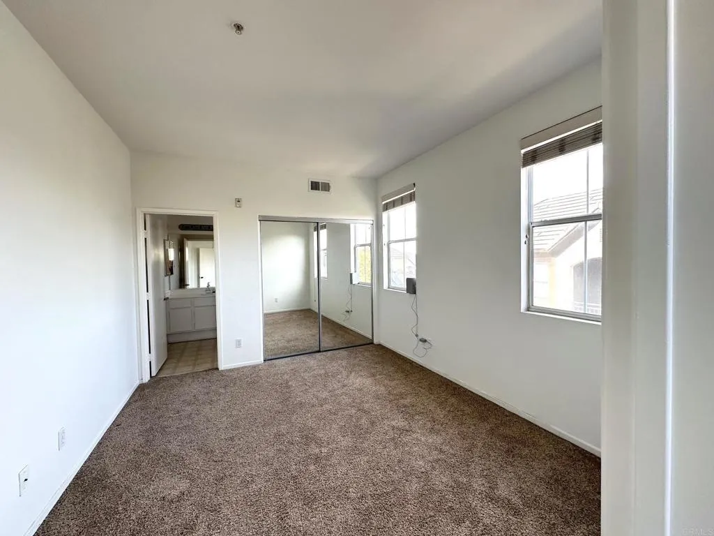 https://cdn.realtyfeed.com/cdn/127/306323625/41c273f7ec05164d7cd0c26709a3d7f9.webp