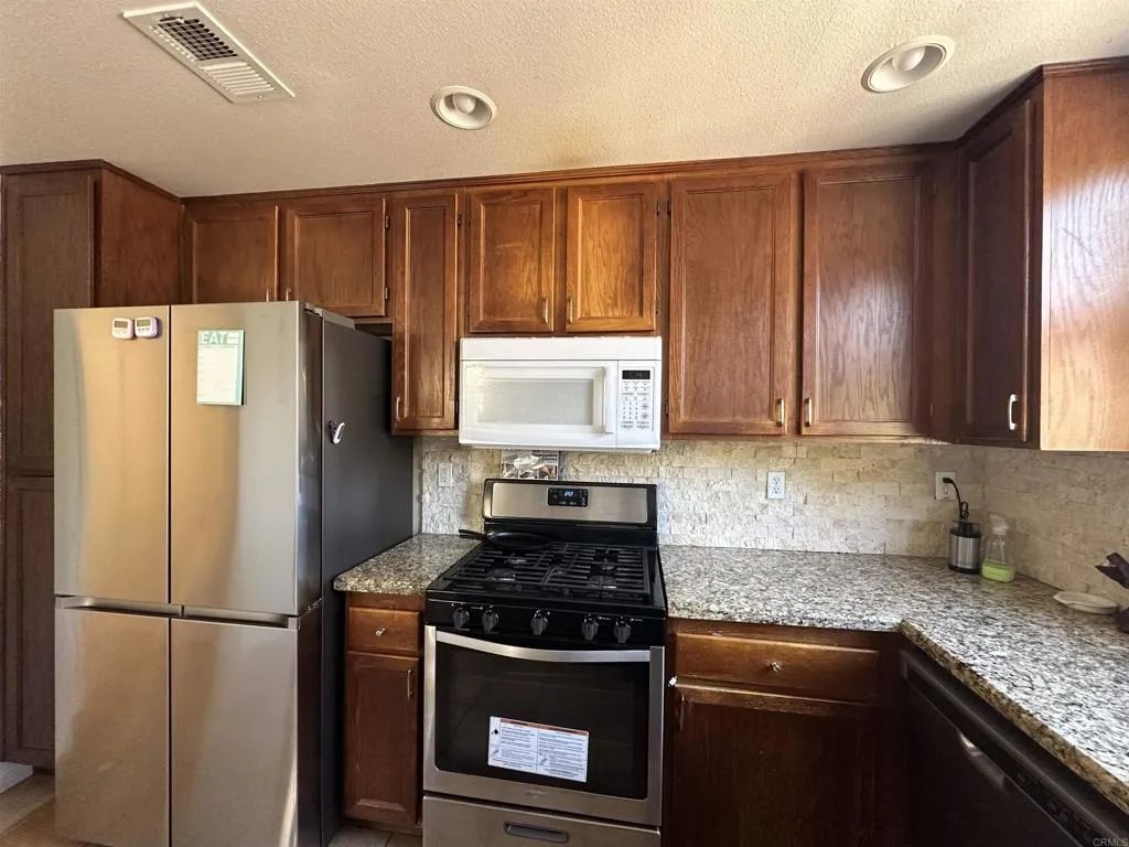 https://cdn.realtyfeed.com/cdn/127/306323625/4f330d4bc874da974650fb88c3d4df55.webp