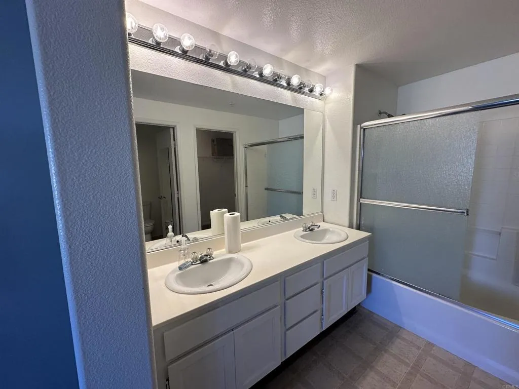 https://cdn.realtyfeed.com/cdn/127/306323625/76fe5b20aa21bcba0d9f75e939bc611f.webp
