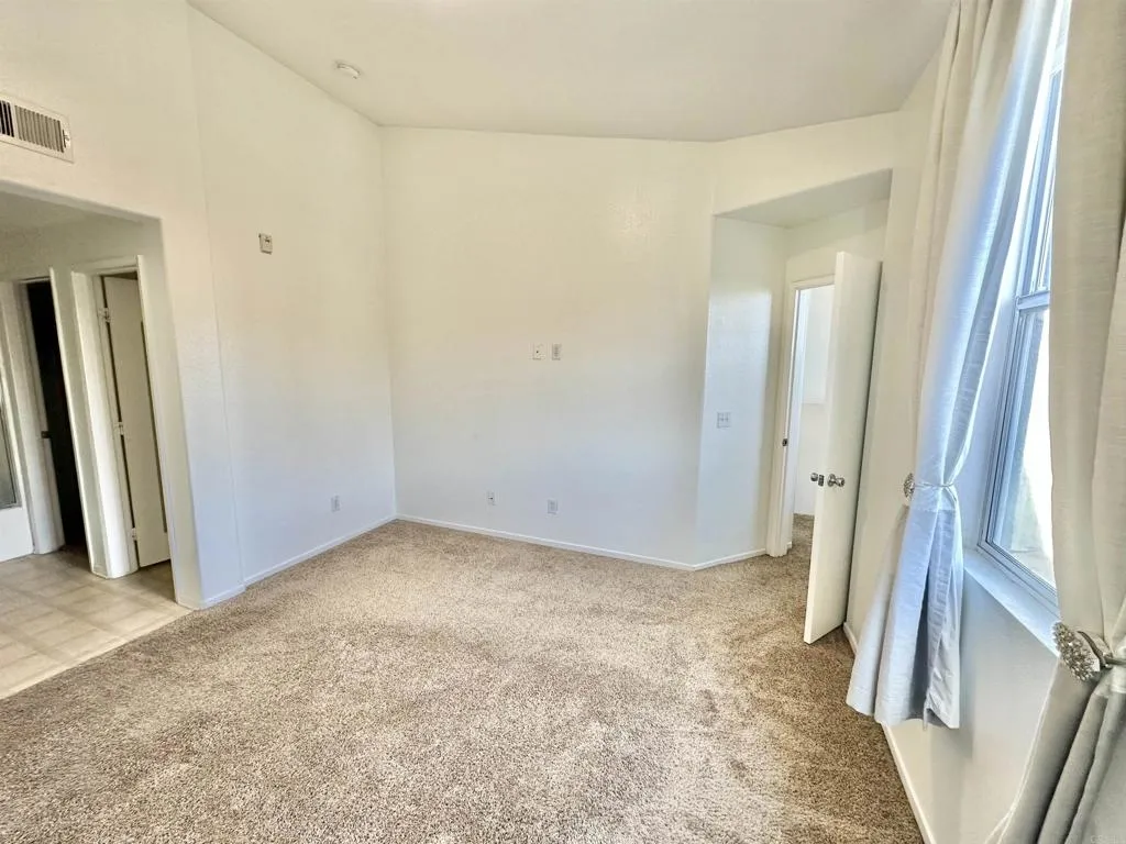 https://cdn.realtyfeed.com/cdn/127/306323625/7b1b8f9ceca445c35c524fa86f55d3f9.webp