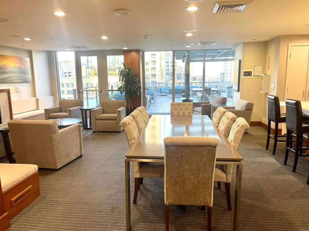 https://cdn.realtyfeed.com/cdn/127/306327058/00a8b609056b1aaba7dee15d444ef2b0.webp