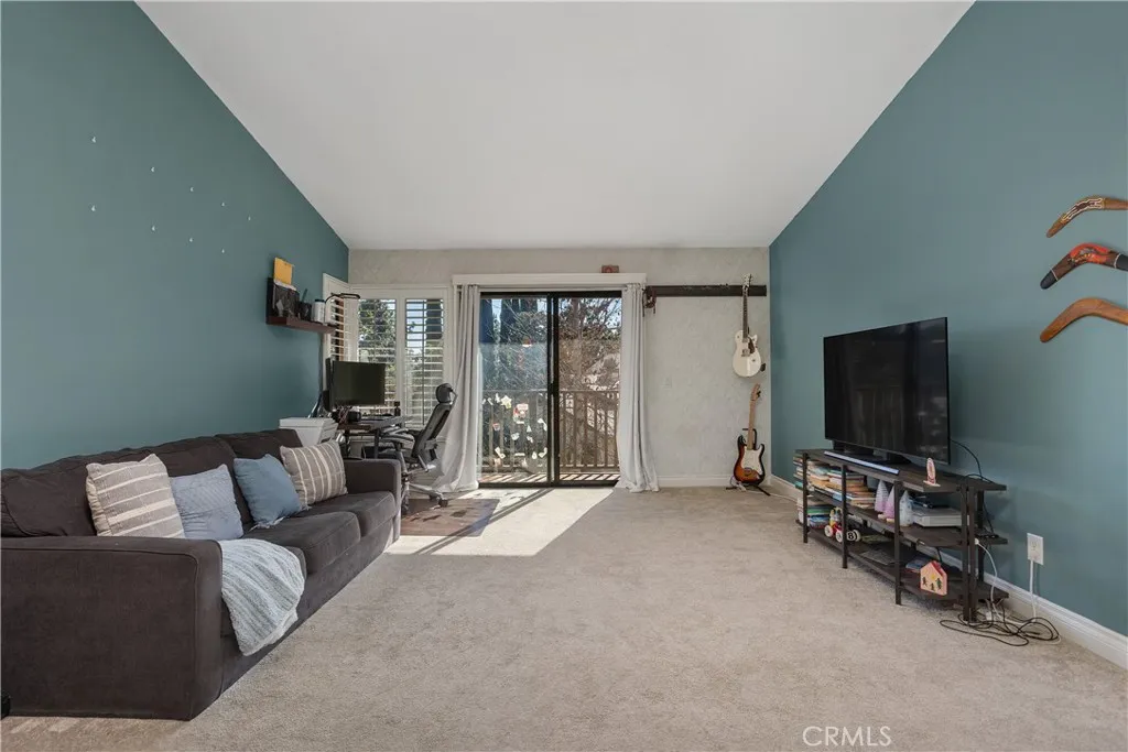 https://cdn.realtyfeed.com/cdn/127/306327109/638f850deef2d5700319aac8d827b2e5.webp