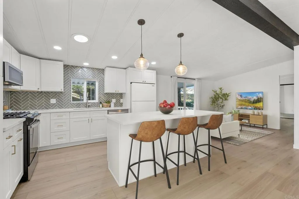 https://cdn.realtyfeed.com/cdn/127/306327378/f578504b2594455498b4d1e524e7bb9b.webp