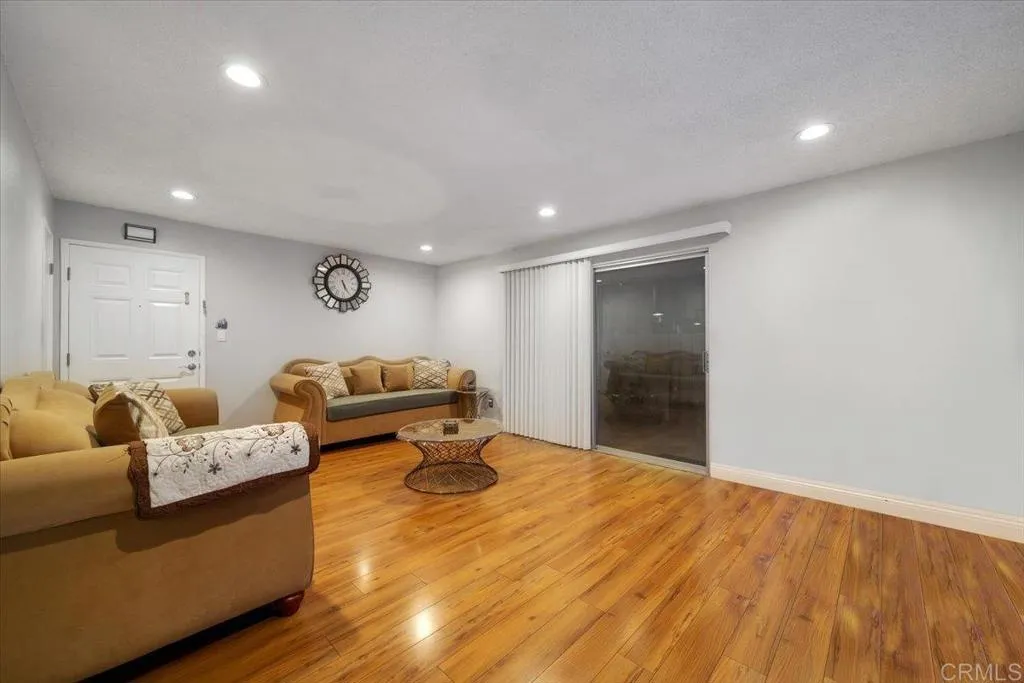 Photo #5: PTP2407660 Listing 