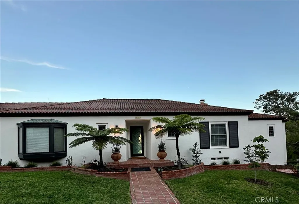425  Tavara Place
