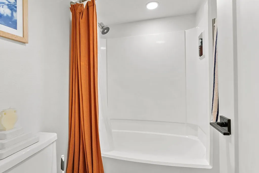 https://cdn.realtyfeed.com/cdn/127/306328959/71bd12fbe4b9660c432cbd335d942d3e.webp