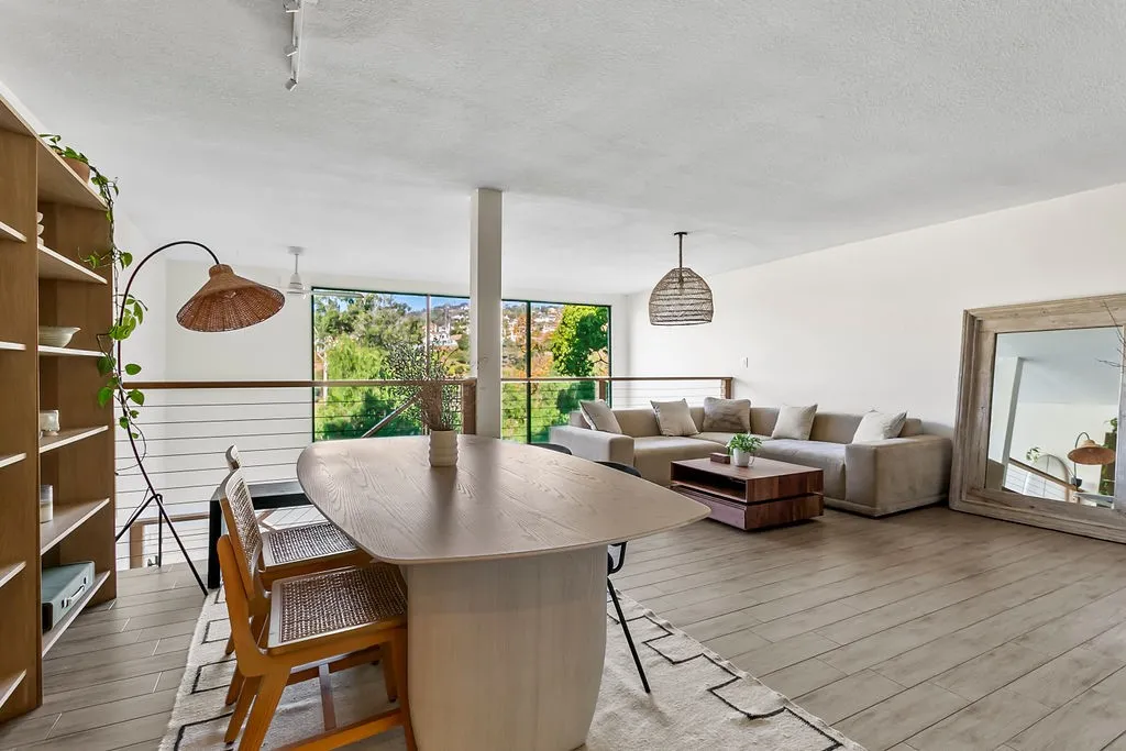 https://cdn.realtyfeed.com/cdn/127/306328959/9daa428fde0b315df34c86759d59e5db.webp