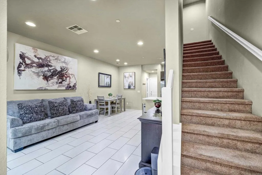 Photo #5: NDP2410777 Listing 