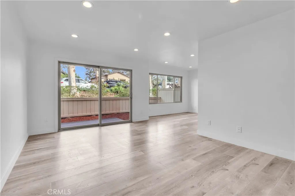 Photo #6: TR24254405 Listing 