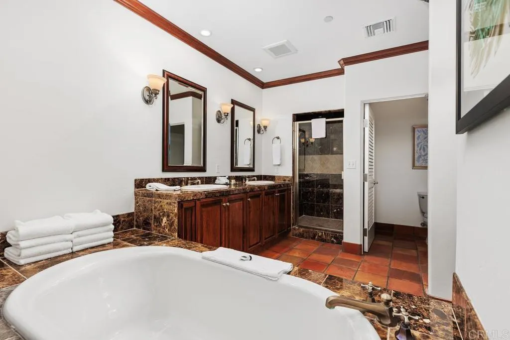 https://cdn.realtyfeed.com/cdn/127/306331620/55d901c2325189bbfc335602cedc12da.webp