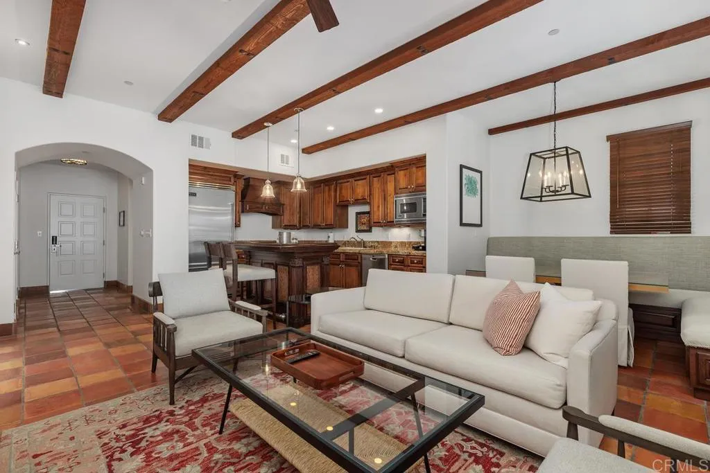 https://cdn.realtyfeed.com/cdn/127/306331620/edeccb05a834a2cf488e72fd7cfa33eb.webp