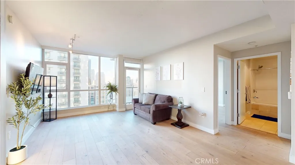 https://cdn.realtyfeed.com/cdn/127/306333033/65bc7ee5304b54157e78ea92b324aafb.webp