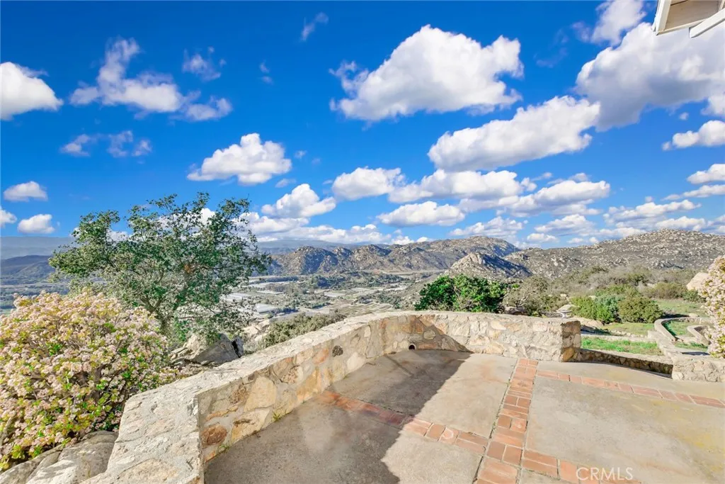 https://cdn.realtyfeed.com/cdn/127/306333080/1641c7fa7c7c6e60baf5ec5ba8c1de42.webp