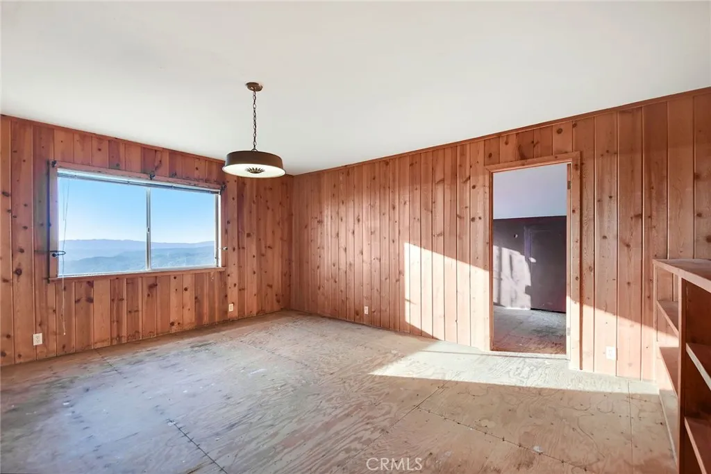 https://cdn.realtyfeed.com/cdn/127/306333080/bba83828cc4e0b8ef617ad56d91fe0f7.webp