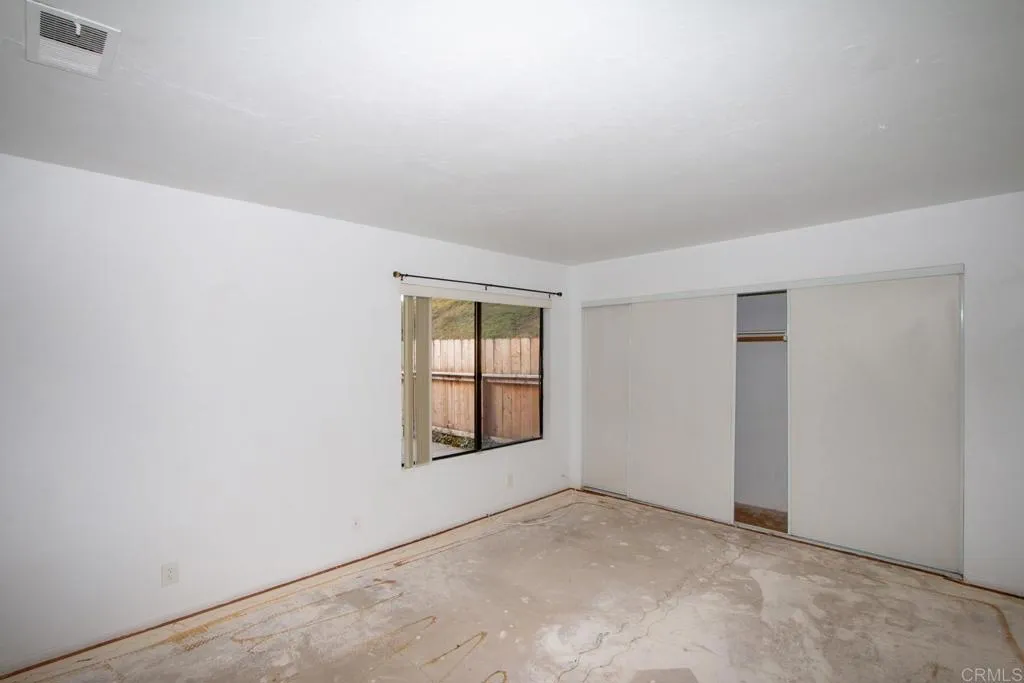 https://cdn.realtyfeed.com/cdn/127/306334345/859b3c545f9b5356635bf4a3952919a1.webp
