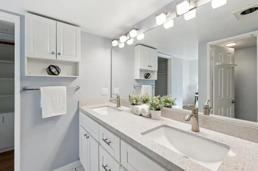https://cdn.realtyfeed.com/cdn/127/306336210/eab2778f6e3843d26950d07d117ead05.webp