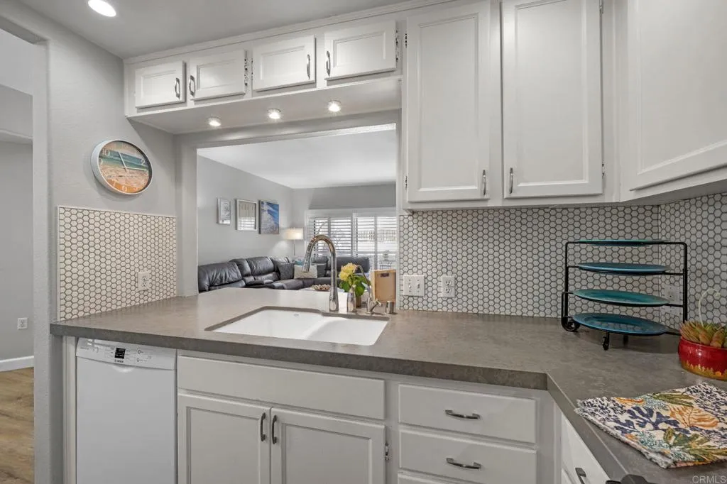 https://cdn.realtyfeed.com/cdn/127/306336349/4036af745bc636f603508ef0f35c4f32.webp