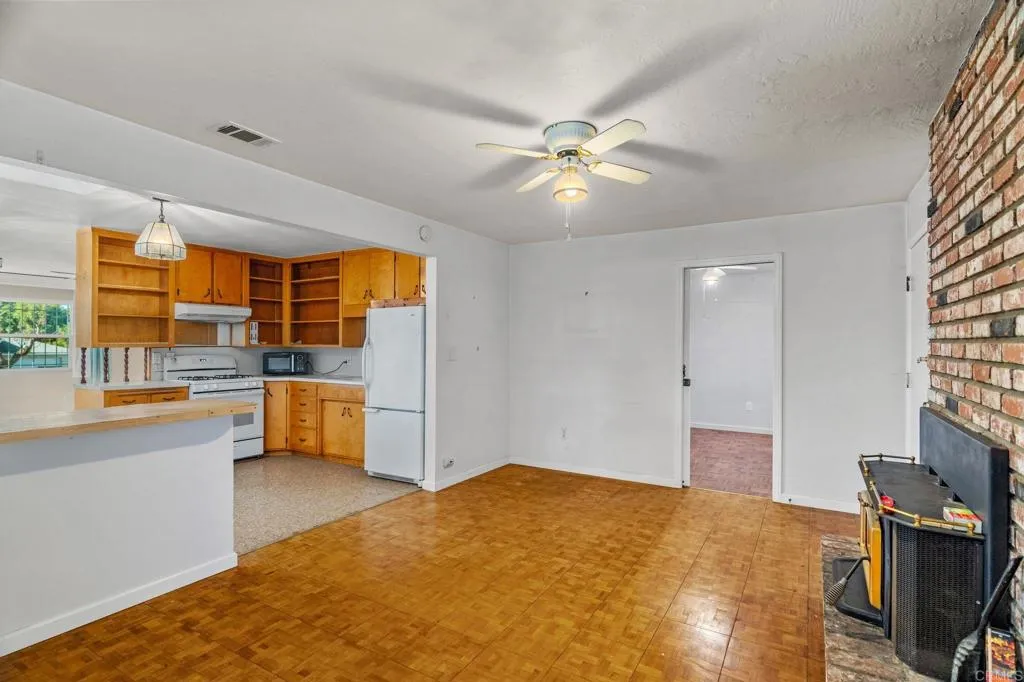 https://cdn.realtyfeed.com/cdn/127/306337682/107912a15bd07497aaff0fd8b12d9678.webp