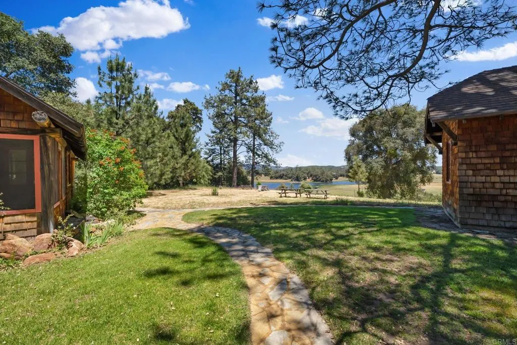 https://cdn.realtyfeed.com/cdn/127/306337985/2752d27fe15da05e5adbd81d02b4c6ef.webp