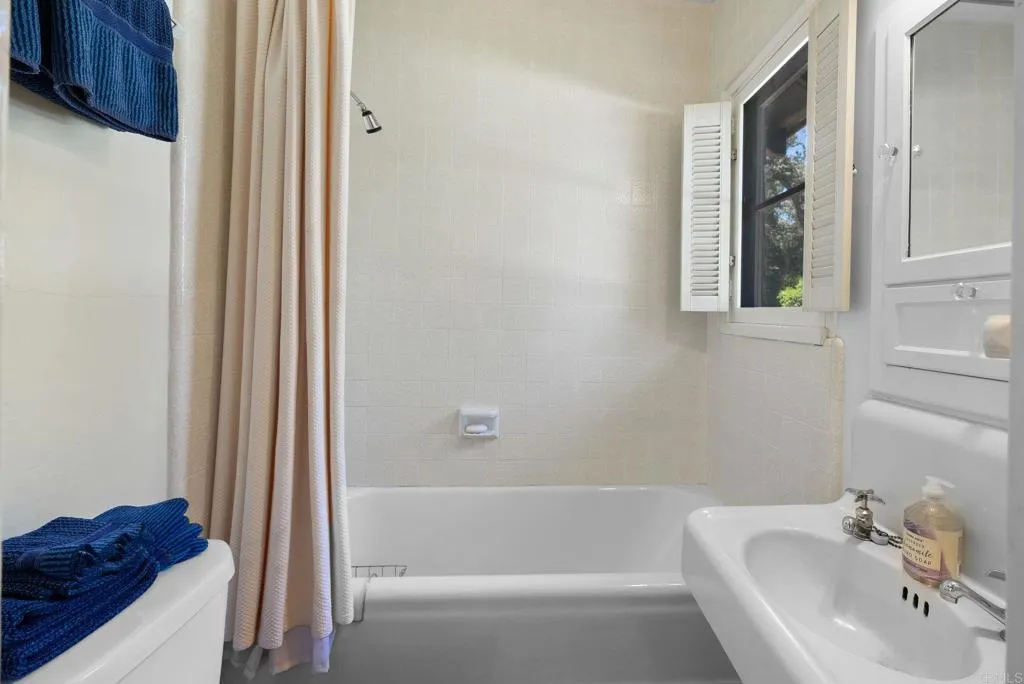 https://cdn.realtyfeed.com/cdn/127/306337985/457a67288b2304df73724db667966812.webp