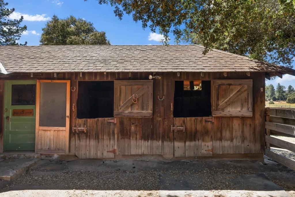 https://cdn.realtyfeed.com/cdn/127/306337985/4669bac0c2b505fb265e950ce4c77c12.webp