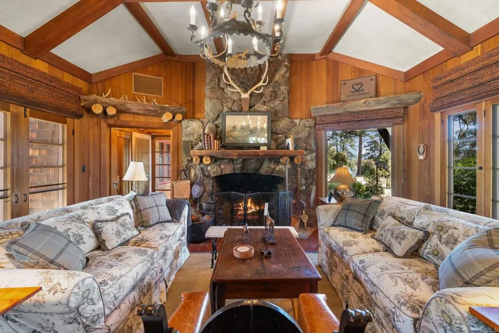 https://cdn.realtyfeed.com/cdn/127/306337985/4c056ea31486da9c6a415aa28b6c2584.webp