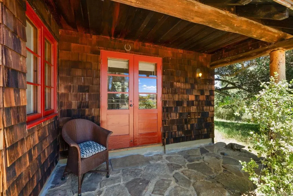 https://cdn.realtyfeed.com/cdn/127/306337985/67f66af501ecbe499d8974d6ded6404a.webp