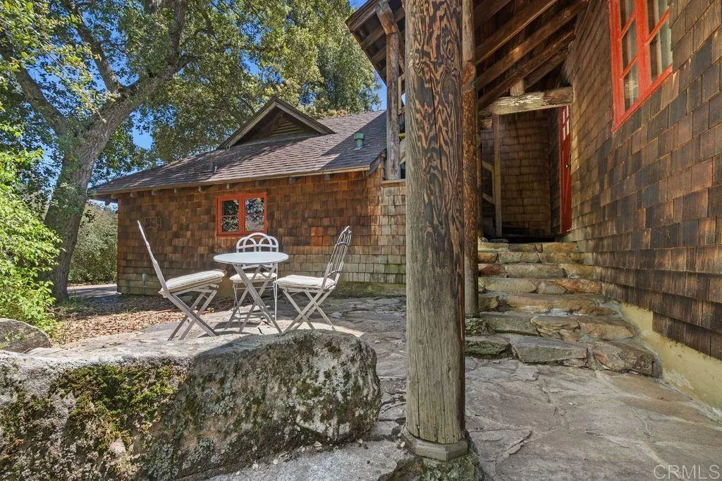 https://cdn.realtyfeed.com/cdn/127/306337985/91ae7d85a77417d5bdc451c385698bef.webp