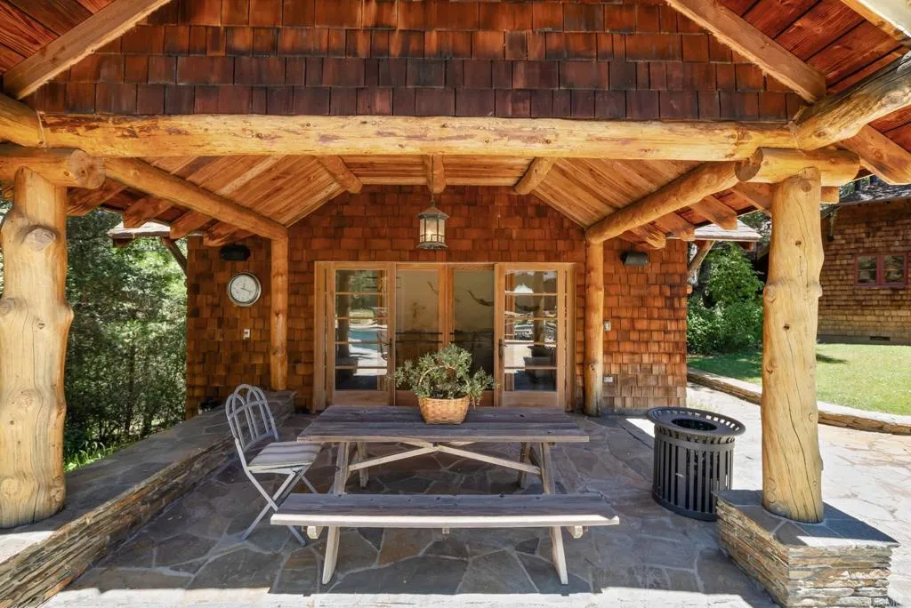 https://cdn.realtyfeed.com/cdn/127/306337985/9fb9133b79ac915ced111802625d1b8c.webp