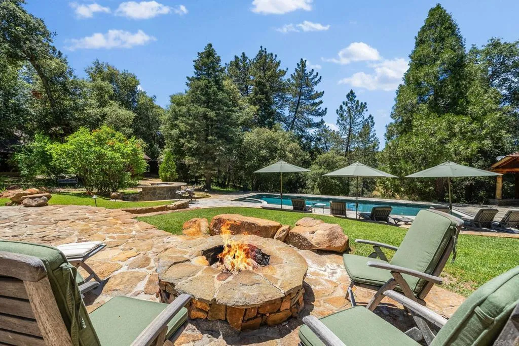 https://cdn.realtyfeed.com/cdn/127/306337985/b6939cc11d16842fee98fe3fe38820fd.webp