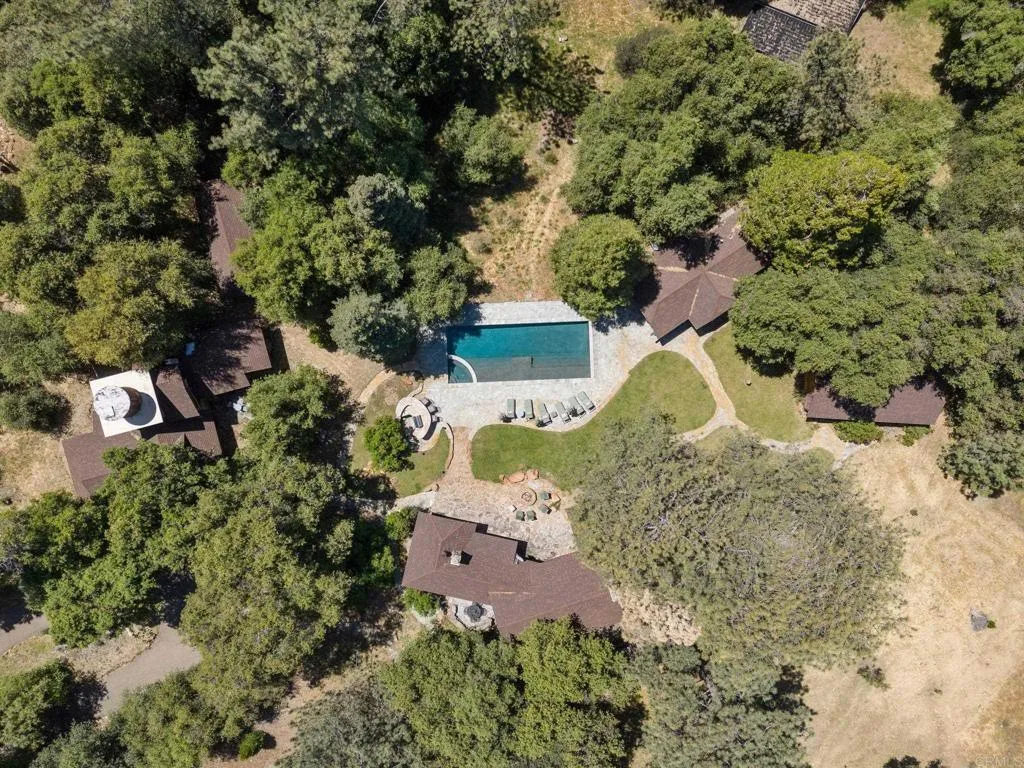 https://cdn.realtyfeed.com/cdn/127/306337985/c2db21d5d0a408a6240e61280dcf1c12.webp