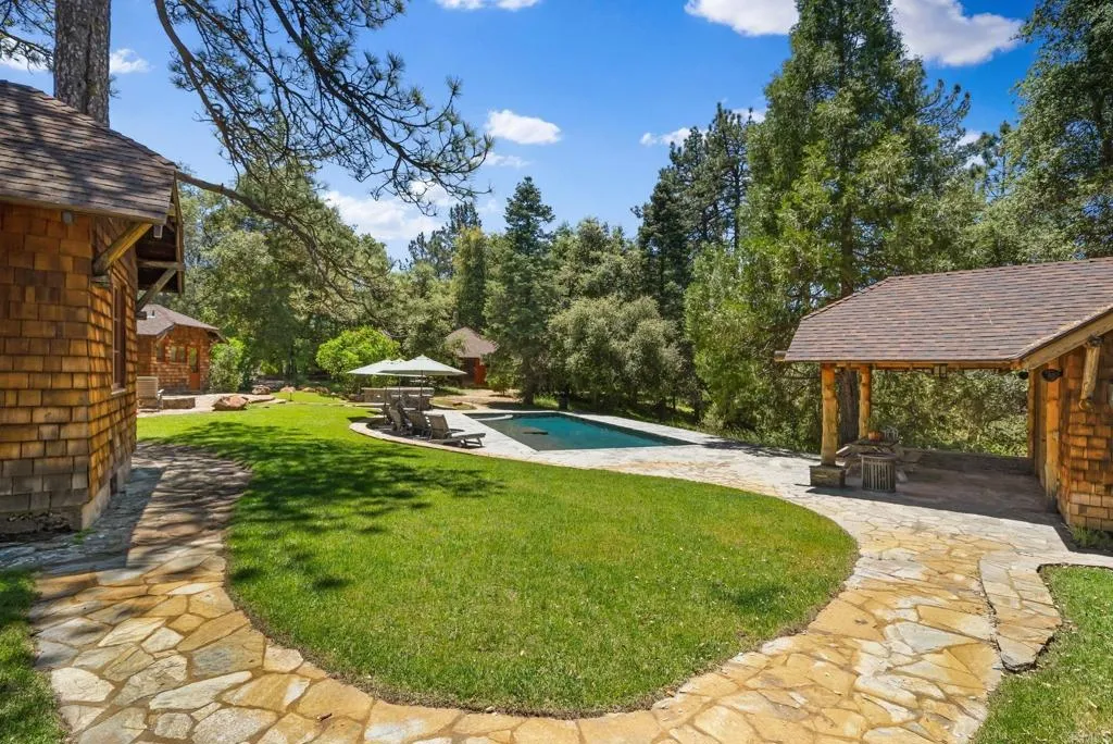 https://cdn.realtyfeed.com/cdn/127/306337985/df114e4ca842643f21e862ffa91a4af1.webp
