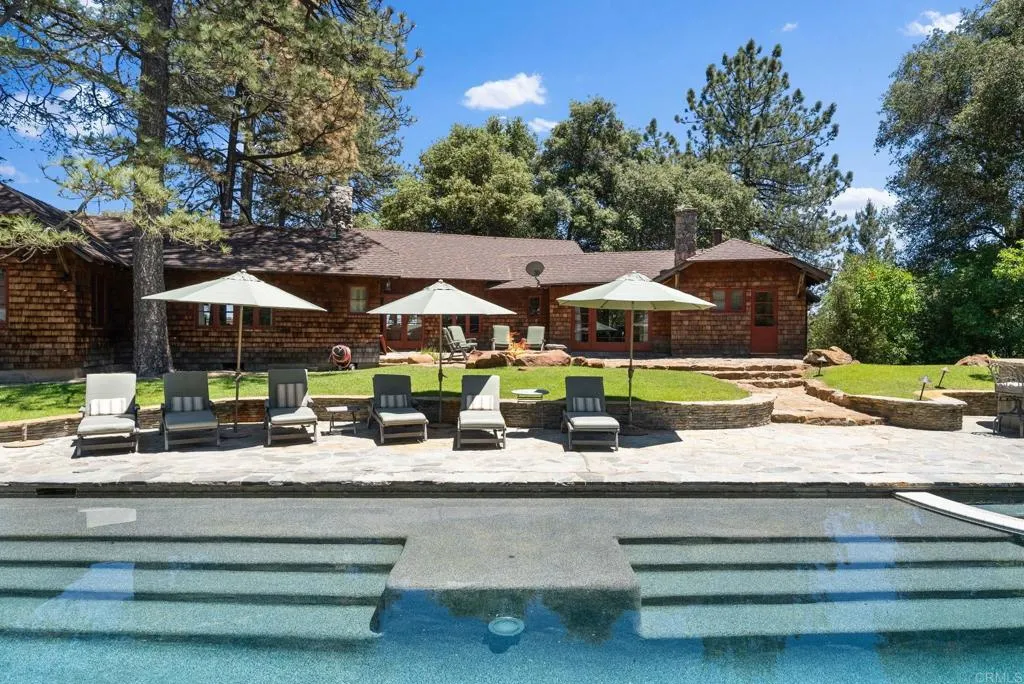 https://cdn.realtyfeed.com/cdn/127/306337985/ec2f8c1206fff7a08e80c4a5eee576e2.webp